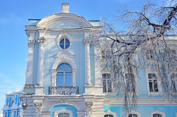 Фрагмент корпуса бывшего Смольного монастыря в...