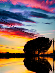 Impresionante atardecer con un reflejo muy bonito