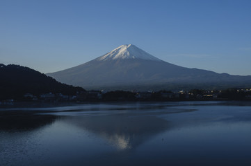 Fototapeta premium Beautiful Mount Fuji and Its Reflection on Lake Kawaguchi on Clear Sky Day