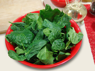 spinach, fresh, background, green, organic, healthy, food, salad, raw, vegetable, vegetarian, ingredient, white, leaves, plant, leaf, gourmet, closeup, freshness, nature, wooden, cooking, young, baby,