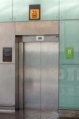 airport elevator © Thomas