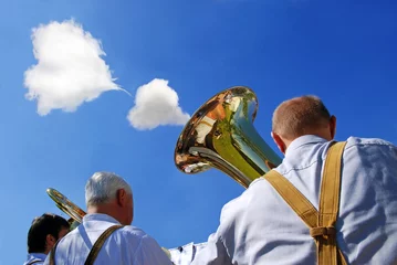 Bayerischer Blasmusikhimmel mit Herzwolke © Michael Rucker