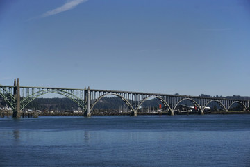 Fototapeta na wymiar Yaquina Bay bridge for route 101 in Newport, Oregon