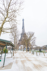Fototapeta na wymiar Paris under the snow MArch 1st 2018