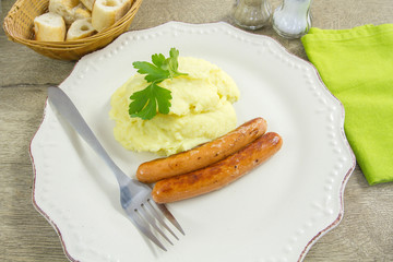 saucisses et purée