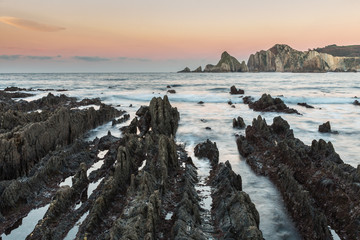 the beach of Gueirua, a disturbing landscape of sharp rocks that emerge from the ocean, pretends to be from another world, with an impressive beauty at dawn, dusk and in the starry night © AGUS