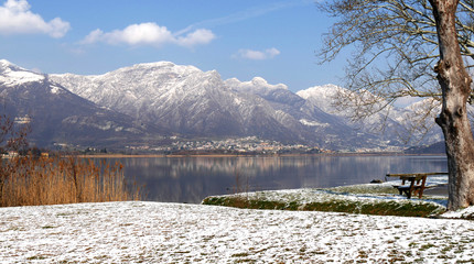Panorama invernale del lago di Annone