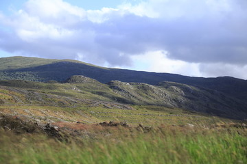 Hügel in den Highlands, Hochland von Schottland, in der Nähe von Loch Ness 