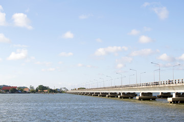Fototapeta na wymiar Roads have cars are crossing the bridge in Songkhla Lake in South Thailand country