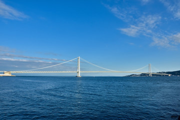 兵庫　明石海峡大橋と青空