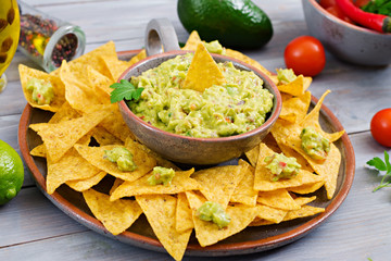 Guacamole avocado, lime, tomato, onion and cilantro, served with nachos - Traditional Mexican snack