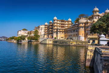 Obraz premium Udaipur city palace in with blue sky background, Udaipur India