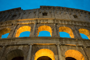 Obraz premium Colosseum at night