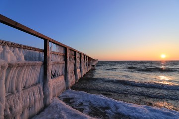 vereiste Seebrücke an der Ostsee