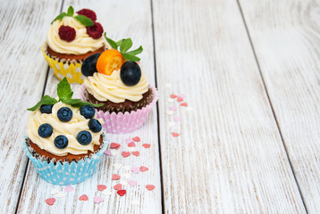 Cupcakes with fresh berries