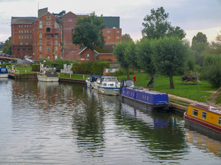 Fototapeta na wymiar River view of the river avon with mooring boats in Tewkesbury in Gloucestershire, Great Britain.