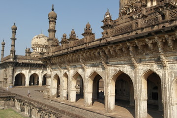 Fototapeta premium Усыпальница и мечеть Ибрагим Рауза в городе Биджапур в Индии 