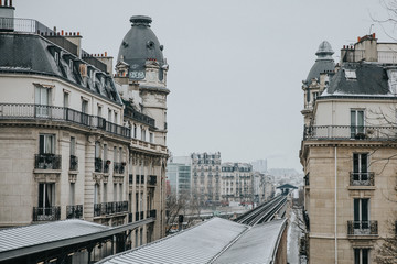 Toits de Paris enneigés