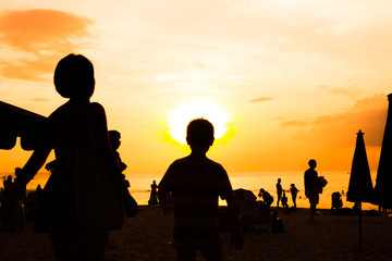 Fototapeta na wymiar silhouette travel on beach