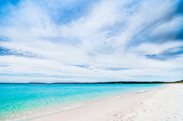 Obraz premium Beautiful tropical white sand beach in blue lagoon and blue sky space. Australia, Hyams Beach, NSW