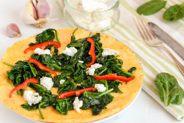 Omelet with spinach, ricotta cheese and red pepper.