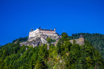 Fototapeta na wymiar castle in the austria alps