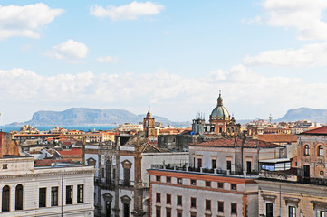 Fototapeta na wymiar Palermo dai tetti della Cattedrale