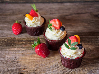 cupcakes with curd cream and strawberries