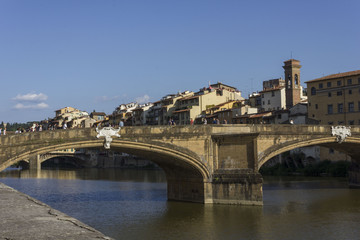 Naklejka premium Day vie of Holy Trinity bridge in Florence, spaning the Arno river