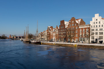 Frostige Aussichten zum Lübecker Museumshafen