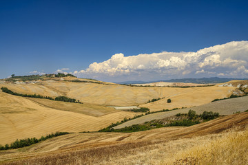 Tuscany: the road from Asciano to Siena
