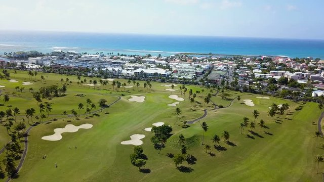 parcours de golf avec villa