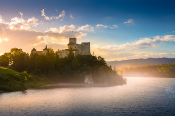 Medieval castle in Niedzica by lake Czorsztyn, Poland © proslgn