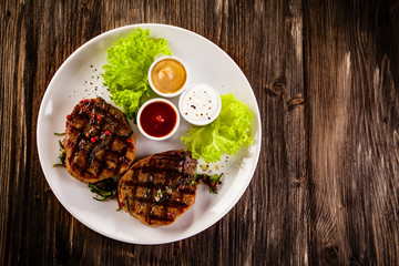 Grilled beefsteaks and vegetables 