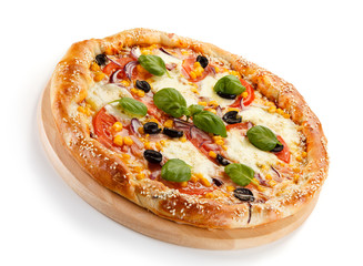 Vegetarian pizza with corn and olives 