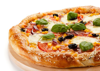 Vegetarian pizza with corn and olives 