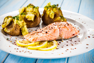 Roast salmon with potatoes 