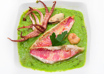 peas soup with mullet fillet and tentacles of squid