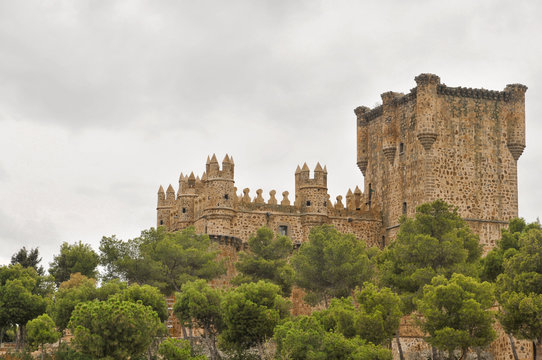 reportaje de la ruta de los castillos por la provincia de toledo, castillo de guadamur.