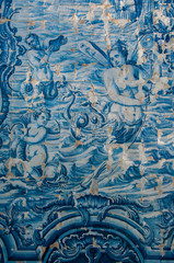 Azulejos antigos em edifícios abandonados