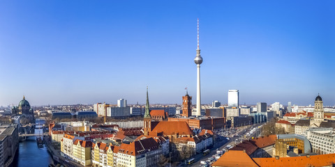 Ausblick über Berlin, Berliner Dom, Rathaus und Fernsehturm  © Sina Ettmer