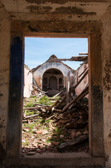 Mosteiro em ruínas e abandonado