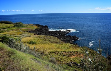 Fototapeta na wymiar Orla marítima da ilha Terceira.