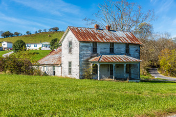 Fototapeta premium Abandoned Virginia Farmhouse