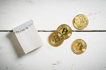 Bitcoins mit leerem Abreißkalender für eigene Nachricht