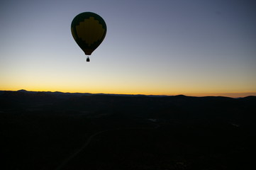 ballon red rock mountains