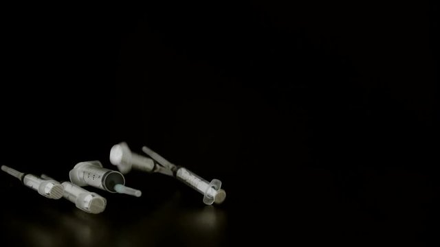 Syringes falling, Ultra Slow Motion