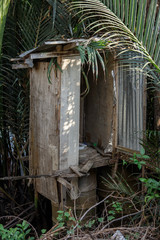 Fototapeta premium 森の中の ゲリラ部隊の お便所