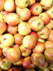 Fototapeta na wymiar apples close-up in a box