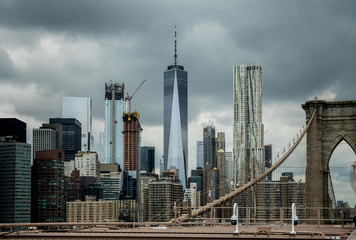 Fototapeta na wymiar Brooklyn Bridge and Construction on New York City Skyline
